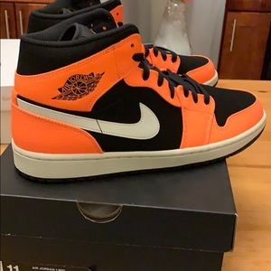 Nike air jordan 1 mid